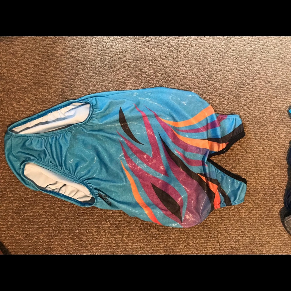 Adult medium Leo